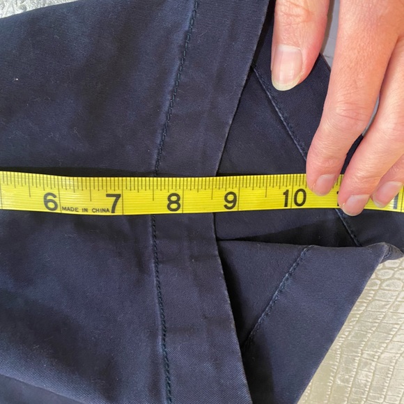 Gap size 4 Navy Blue Mid-Rise Bermuda Shorts Casual Relaxed Fit - Picture 7 of 9